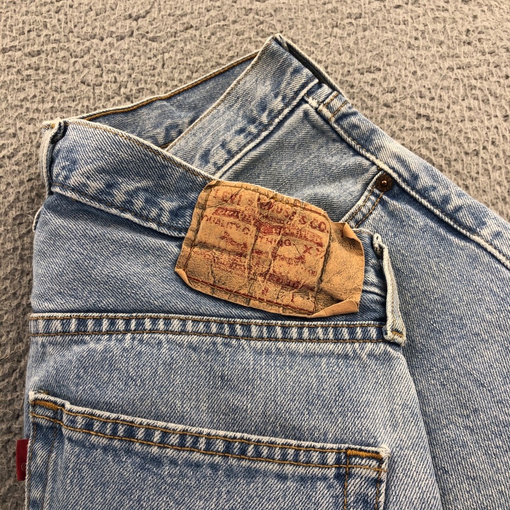 Vintage Levis Jeans Mens 31x32 Blue 501 Straight Leg Y2K Light Wash Classic 2006 - Picture 7 of 13